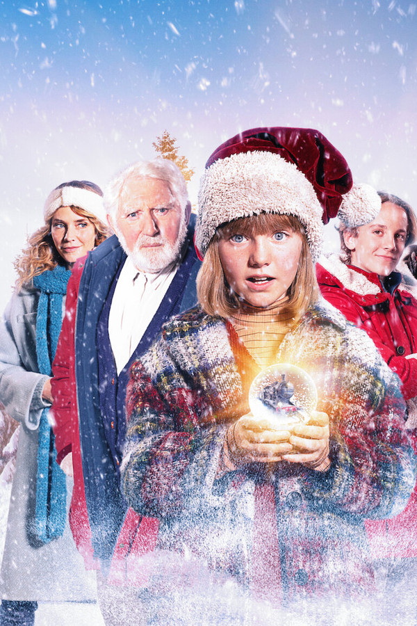 The Claus Family 3 (2022) backdrop image
