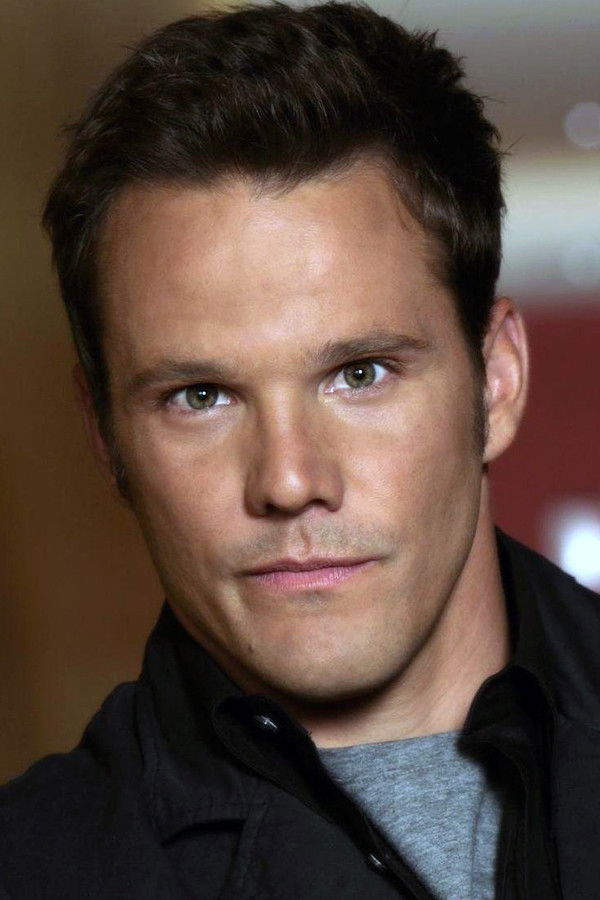 Dylan Bruno's headshot