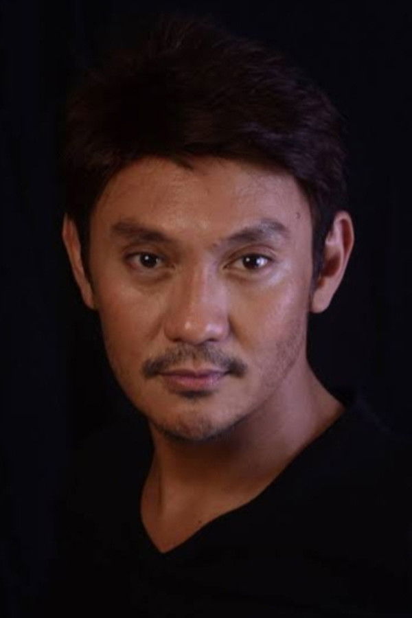 Roeder Camañag's headshot