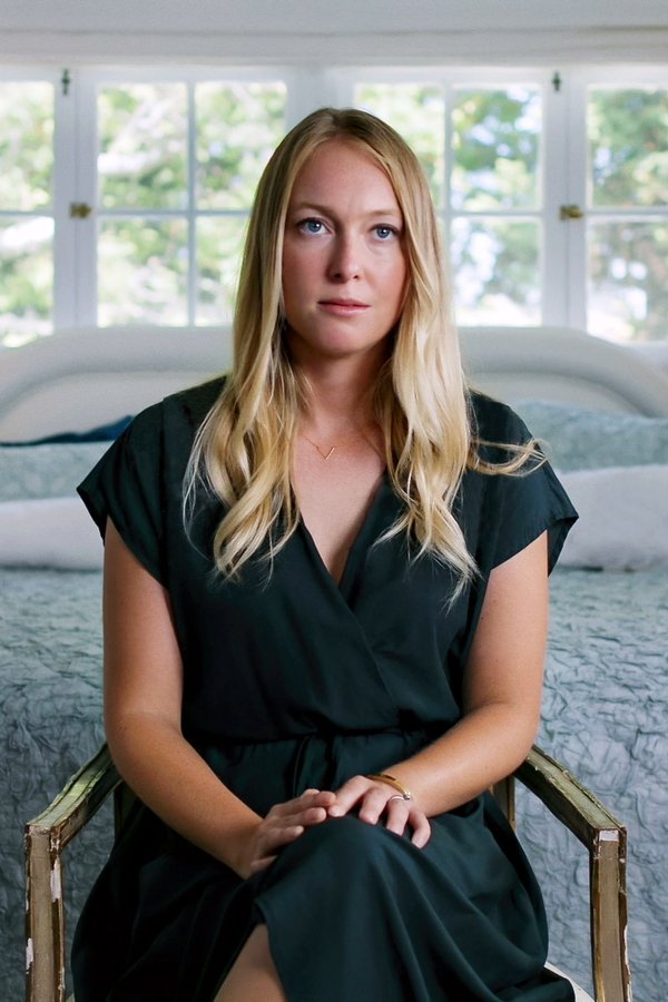 Seduced: Inside the NXIVM Cult – S01E01 – Adescamento