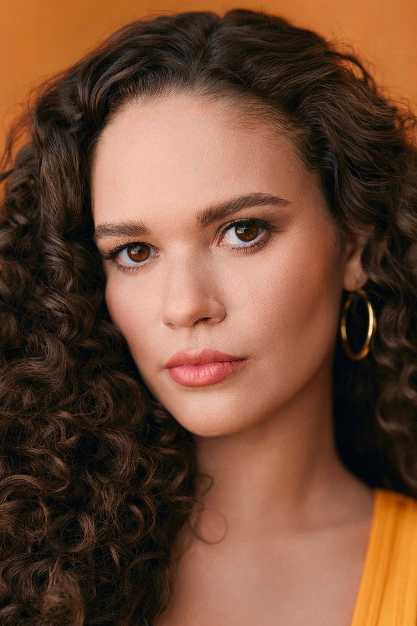 Madison Pettis's headshot