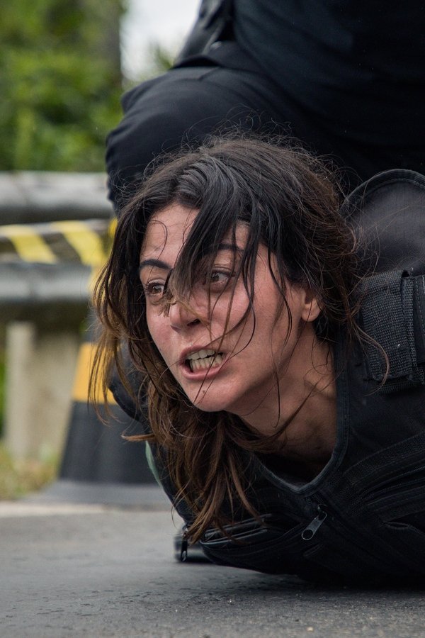 Follia – S01E01 – Episodio 1