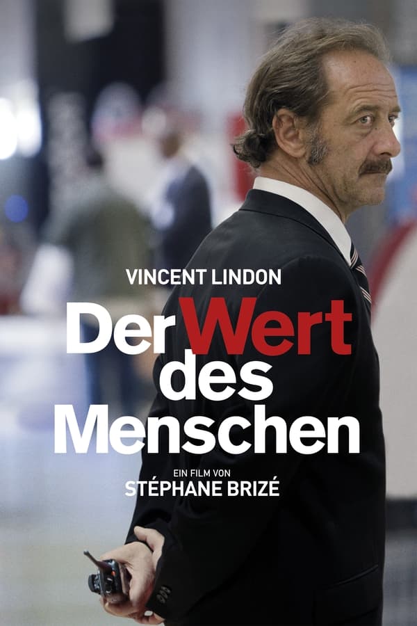 Thierry Taugourdeau, 51 Jahre alt, Familienvater und gelernter Maschinist, ist seit 20 Monaten arbeitslos und befindet sich auf der Suche nach einem neuen Arbeitsverhältnis. Dabei muss er sinnlose Fortbildungen absolvieren und aussichtslose Job-Interviews bestreiten. Immer wieder kommt er an den Punkt, an dem er sich fragen muss, ob er es sich noch erlauben kann, auf seinen Prinzipien zu bestehen. Als er schließlich eine Anstellung als Kaufhausdetektiv findet, gerät er aufs Neue in ein moralisches Dilemma, das ihn endgültig vor die Wahl stellt, ob er dazu imstande ist, den Gesetzen des Marktes zu gehorchen oder nicht.