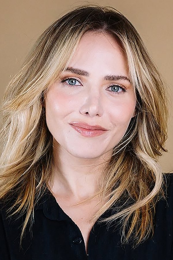 Letícia Colin's headshot