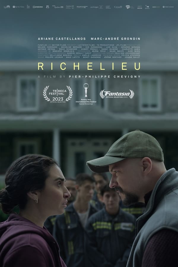 A French-to-Spanish interpreter working for a food processing plant that hires seasonal workers from Guatemala is, at first determined to obey the sometimes excessive directives of the young boss, but she befriends the workers and tries to defend them against the exploitation they suffer.