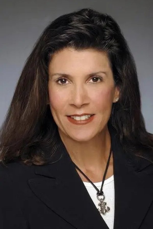 Shelley Ross's headshot