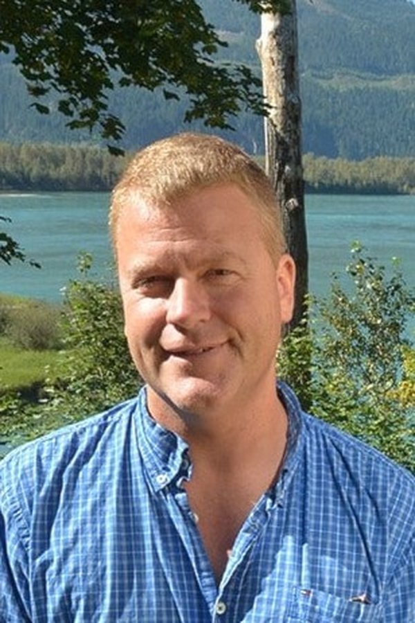 Dean Eadie's headshot
