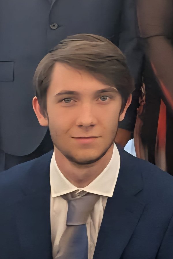 Harrison Lewellyn's headshot