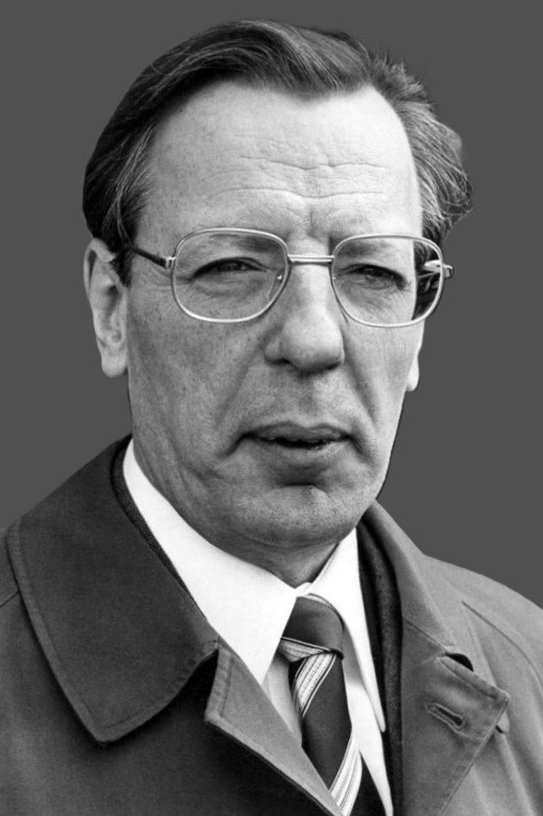 Jean Bouise's headshot