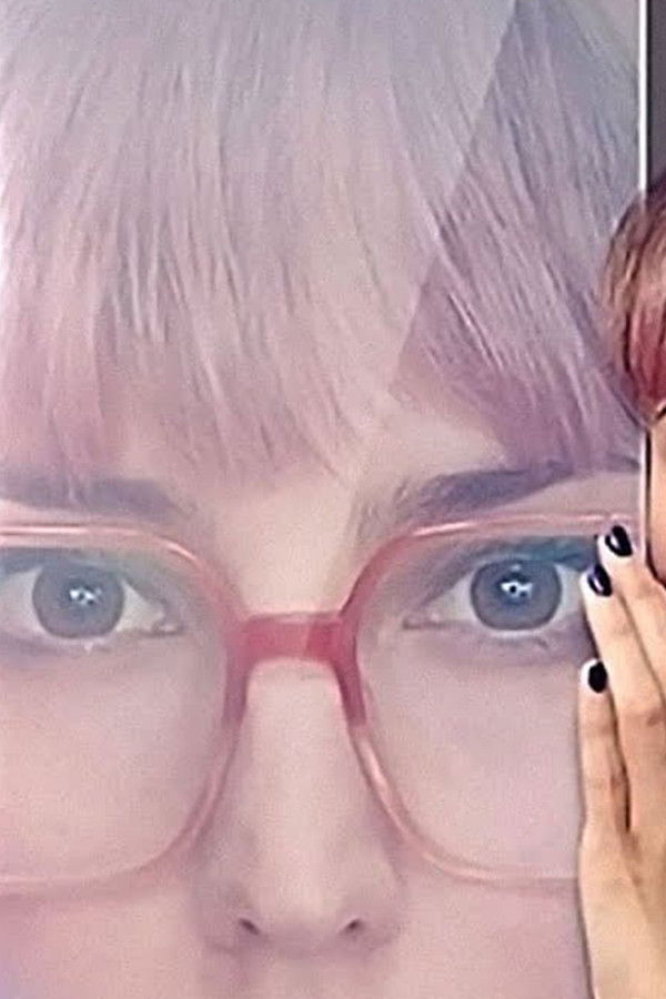 Mirror Mirror (2022) backdrop image