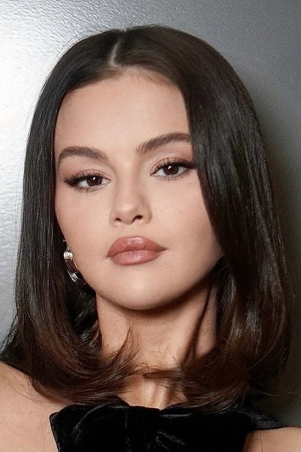 Selena Gomez's headshot