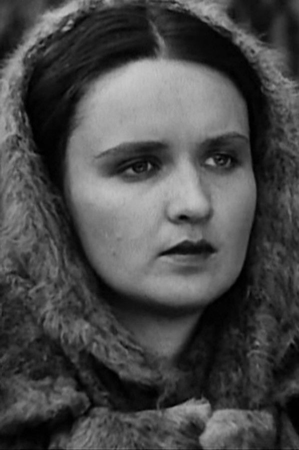 Aleksandra Popova's headshot