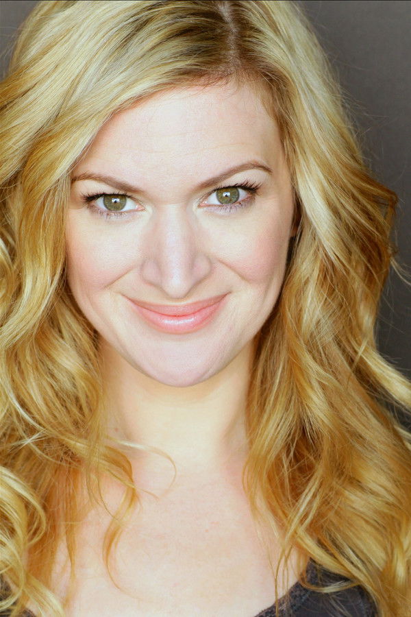 Kelly Hutchinson's headshot