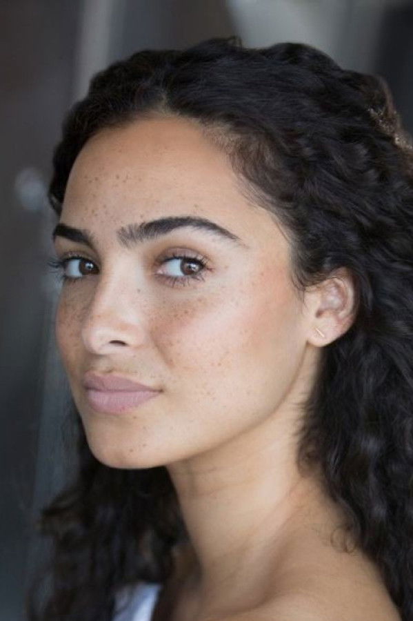 Anna Shaffer's headshot