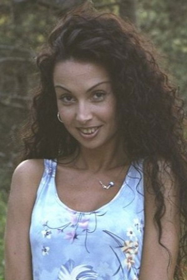 Isabella Gray's headshot