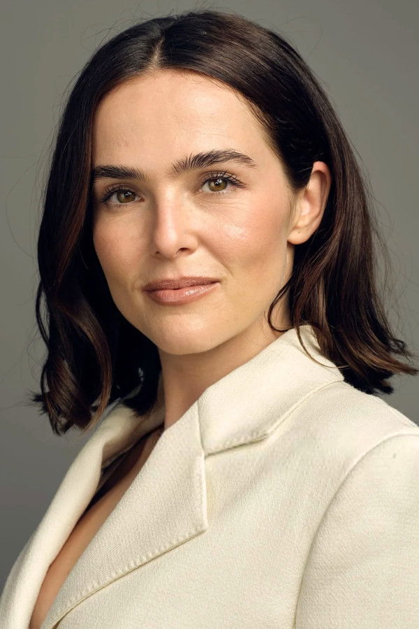 Zoey Deutch's headshot