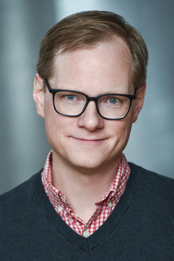Daniel Falk's headshot
