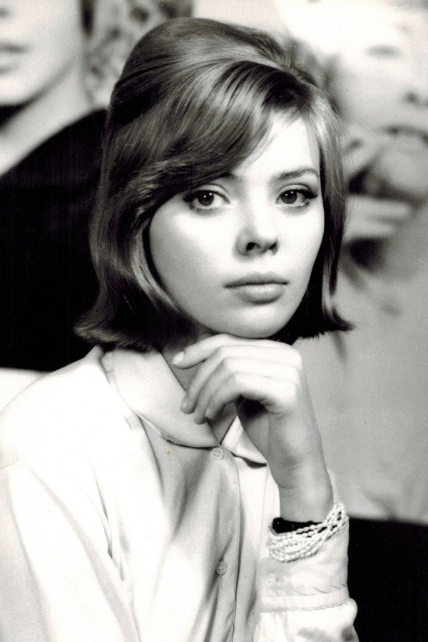 Barbara Lass's headshot