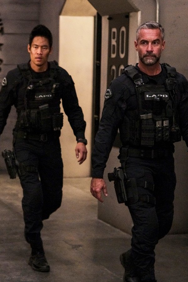 S.W.A.T. – S03E12 – Poliziotto buono