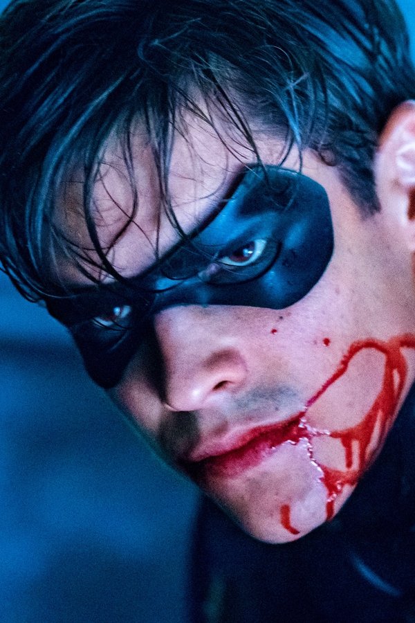 Titans – S01E07 – Il manicomio