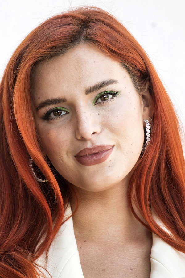 Bella Thorne's headshot