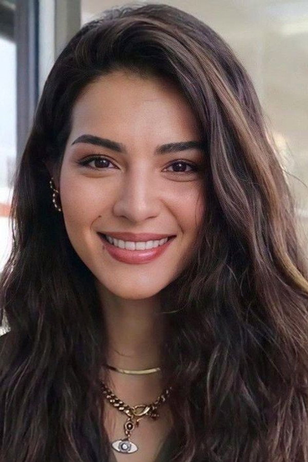 Melisa Aslı Pamuk's headshot