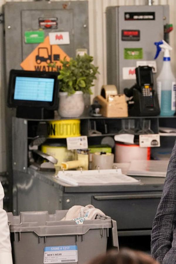 Superstore – S06E13 – Lowell Anderson