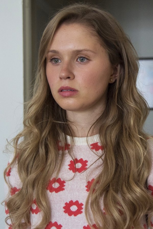 Sharp Objects – S01E08 – Luci e tenebre