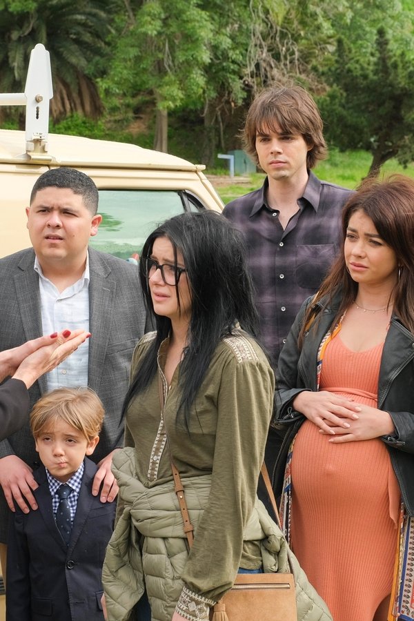 Modern Family – S10E21 – La cerimonia di consegna del diploma