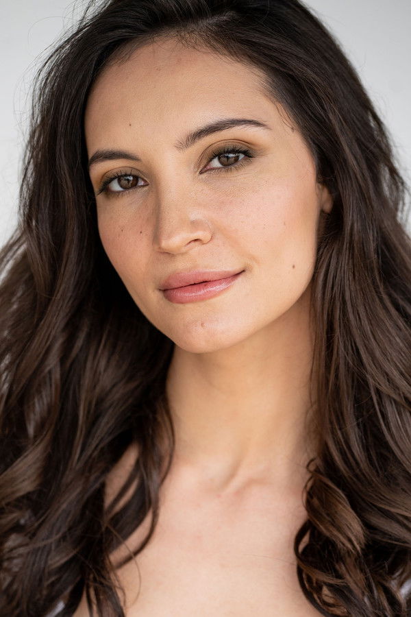 Samantha Robinson's headshot