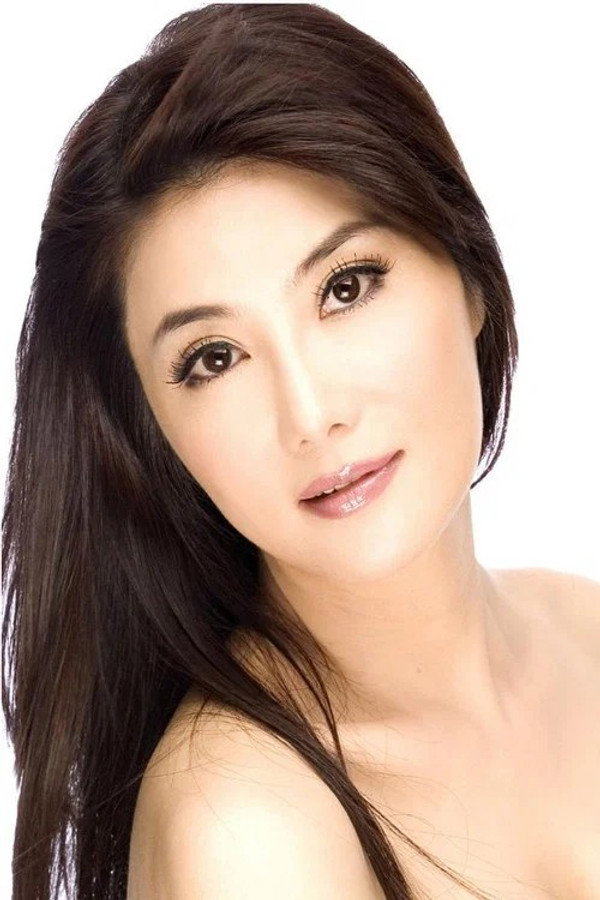 Cynthia Khan's headshot