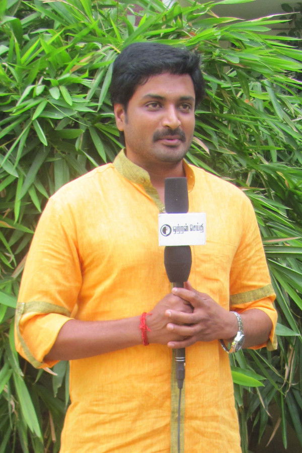 Senthil Kumar's headshot