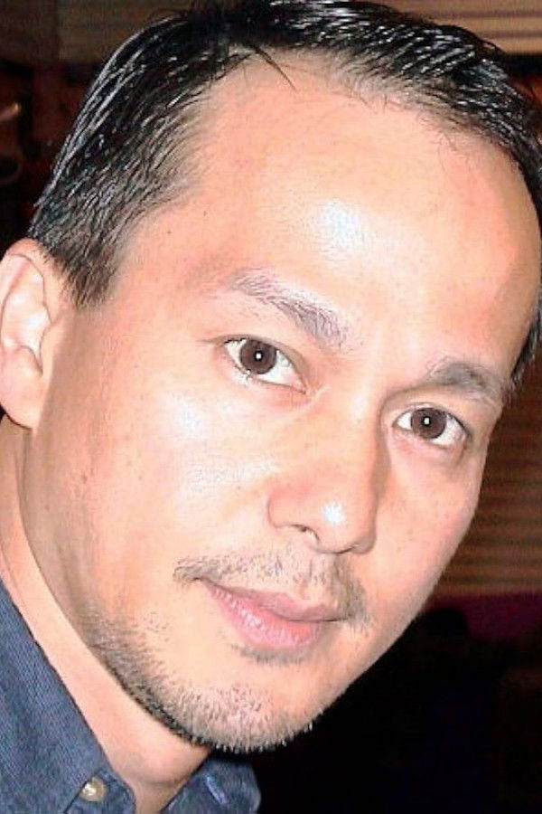 Raul Arellano's headshot