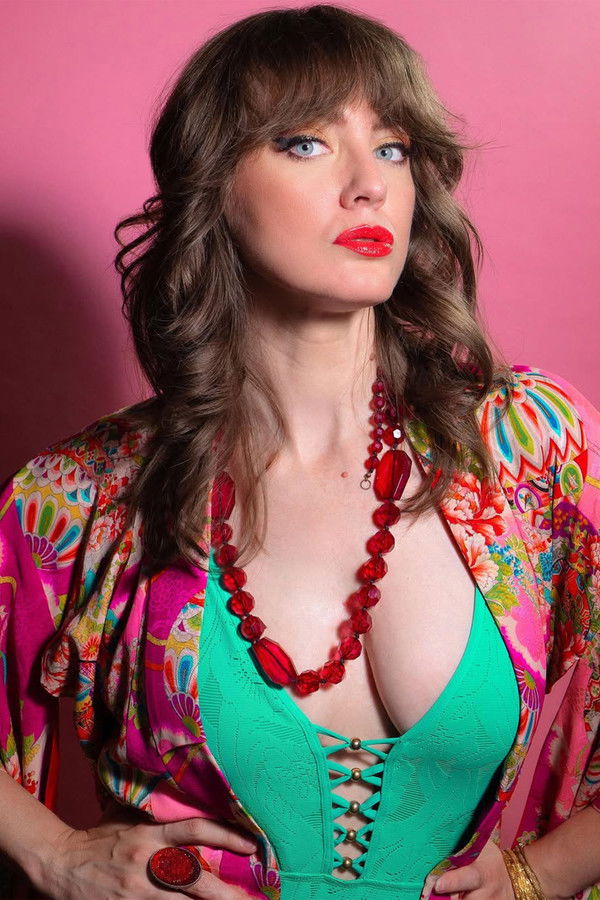 Ashley Esqueda's headshot