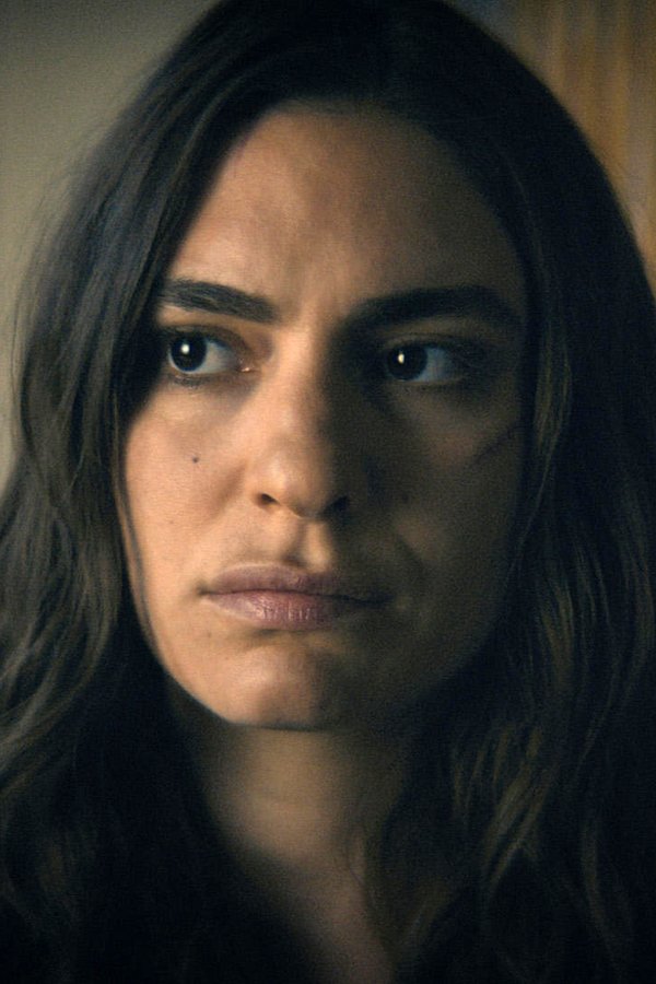 The Veil – S01E05 – La casa del nonno