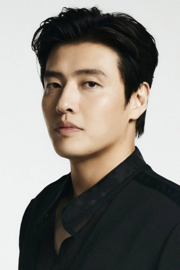 Kang Ha-neul's headshot