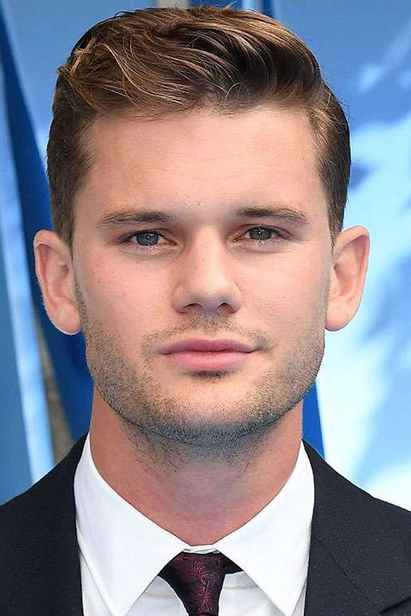 Jeremy Irvine's headshot