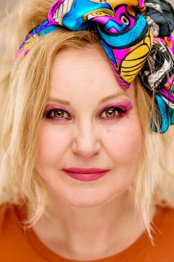 Tania Popa's headshot