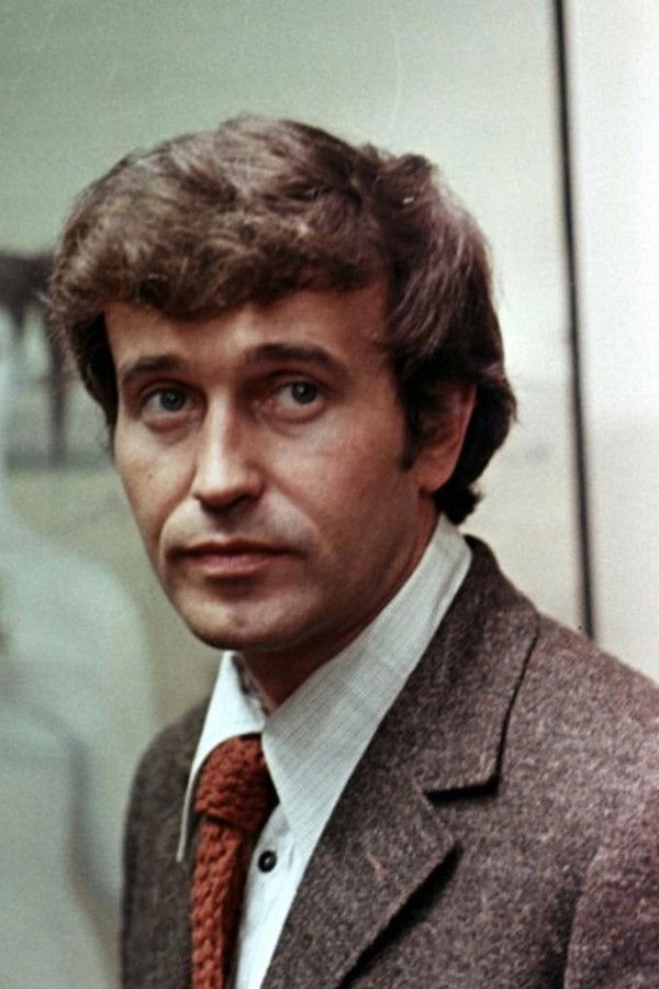 Jan Nowicki's headshot