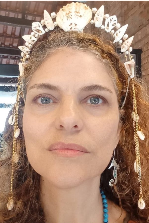 Elen Nas's headshot
