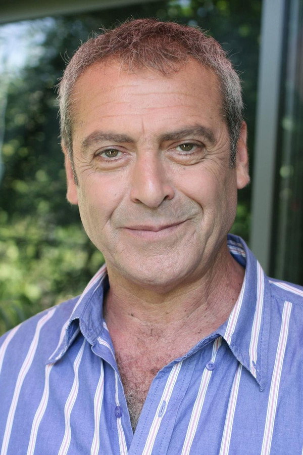 Shmil Ben Ari's headshot