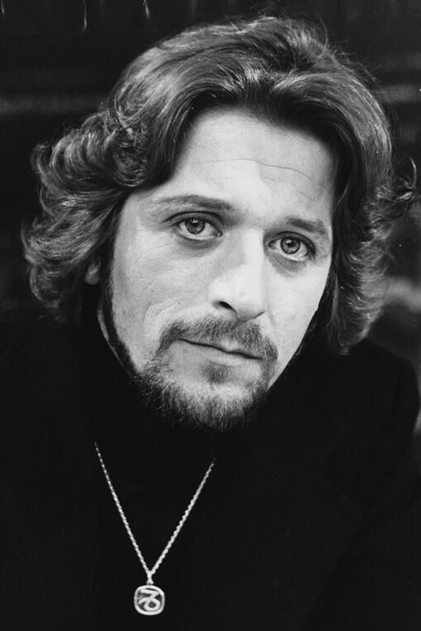 Albert Millaire's headshot