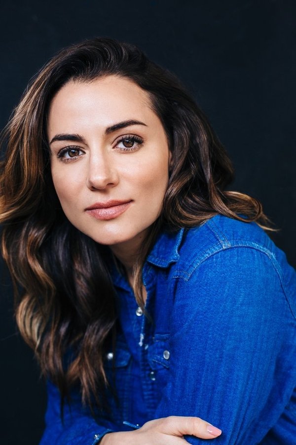 Neka Zang's headshot