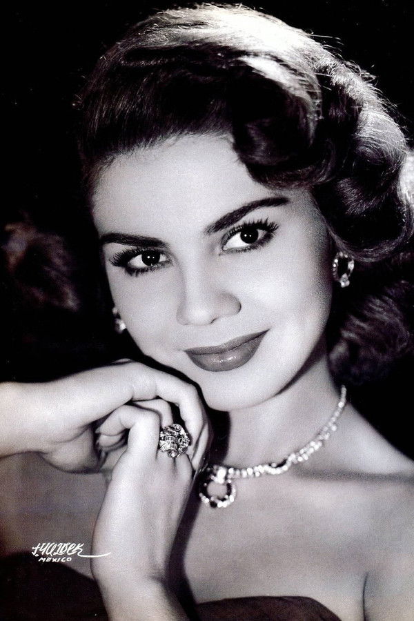 Lilia Prado's headshot