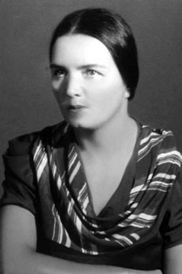 Nina Rusinova's headshot