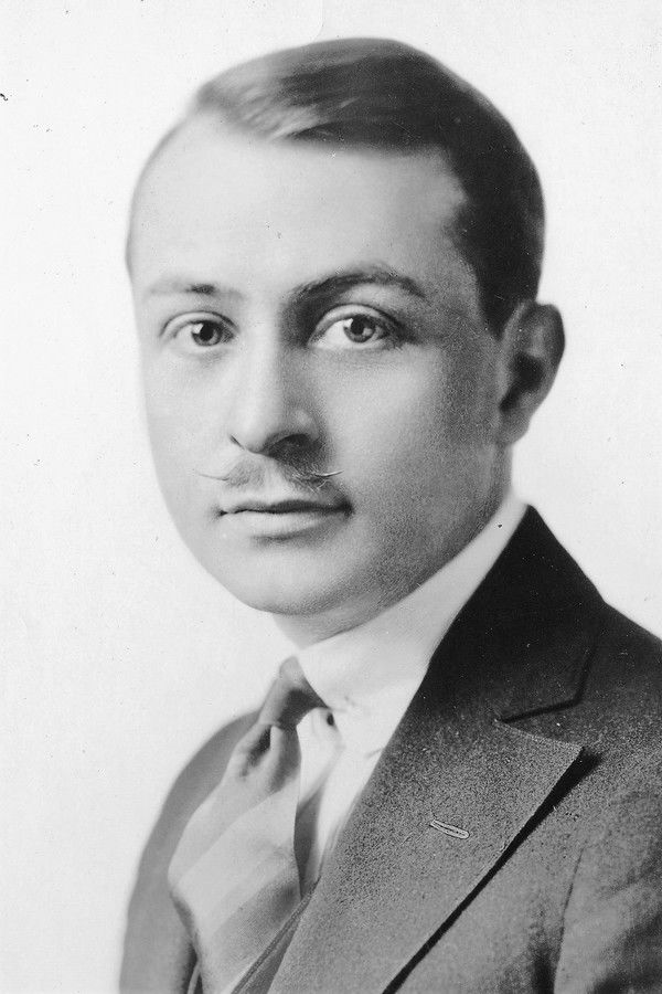 Ernest Truex's headshot