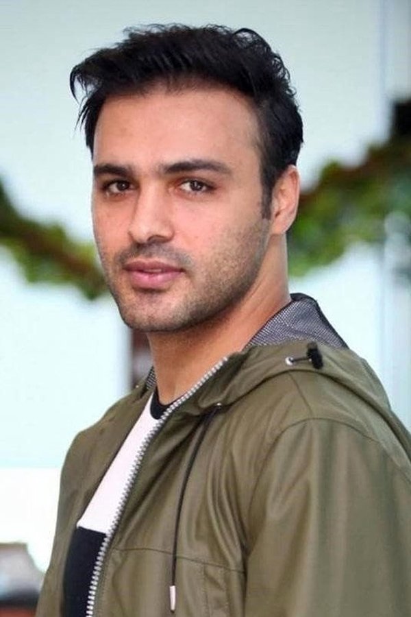Saman Safari's headshot