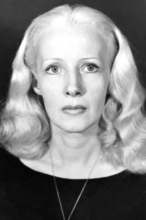 Madeleine Ozeray's headshot