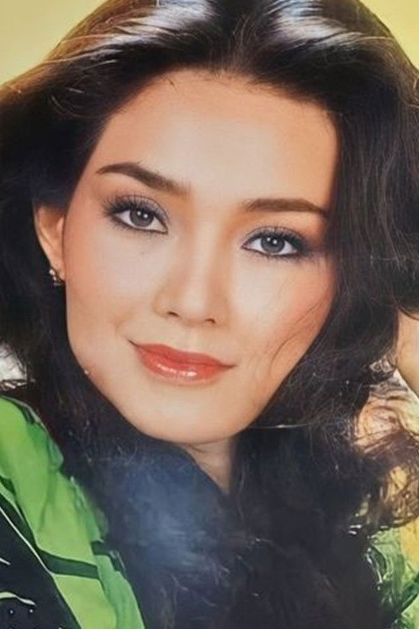 Eva Arnaz's headshot