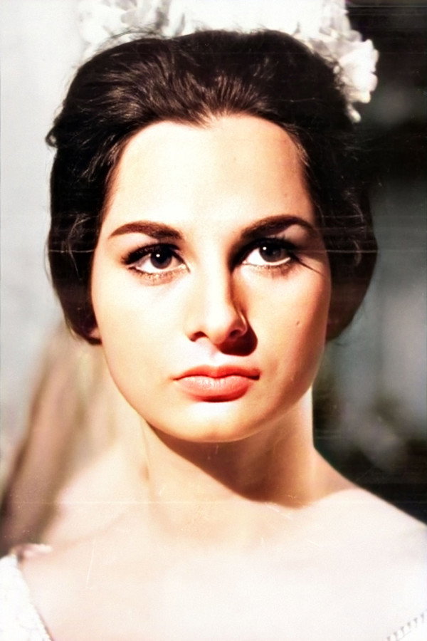 Susana Dosamantes's headshot